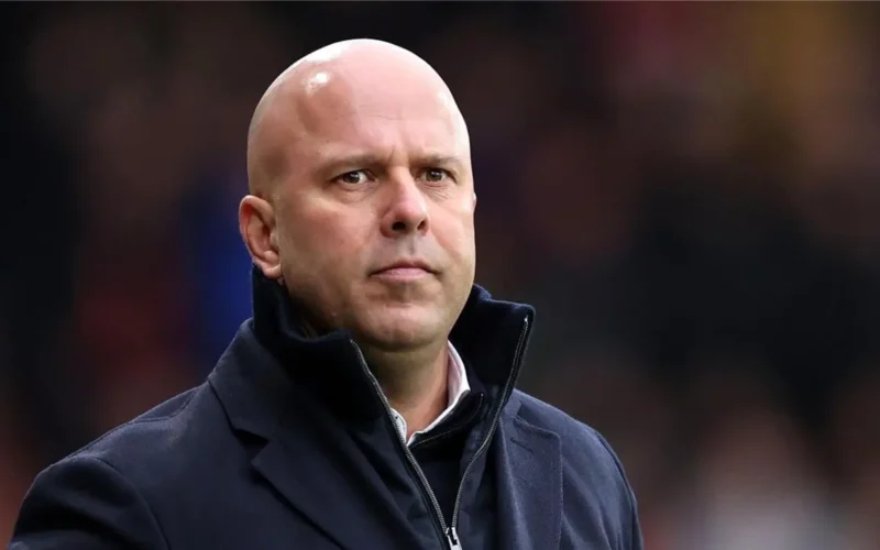 ضغط داخلي.. آرني سلوت يواجه خطر الإقالة من تدريب ليفربول